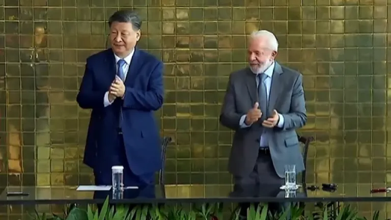Presidente chino Xi Jinping y presidente brasileño Lula Da Silva