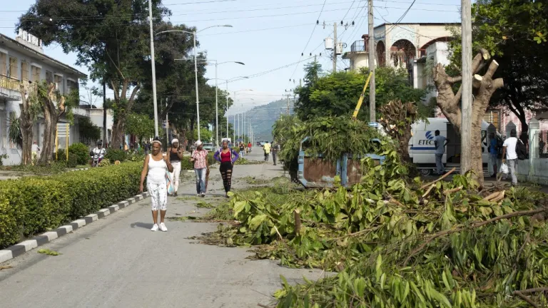 Huracán Melissa amenaza  Jamaica y el Caribe oriental