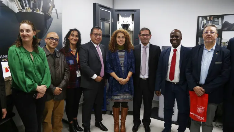 Laboratorio LAMDA: avance tecnológico en manufactura aditiva en Bogotá