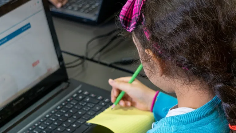 Inversión de 13 mil millones en equipos tecnológicos para la educación en Antioquia