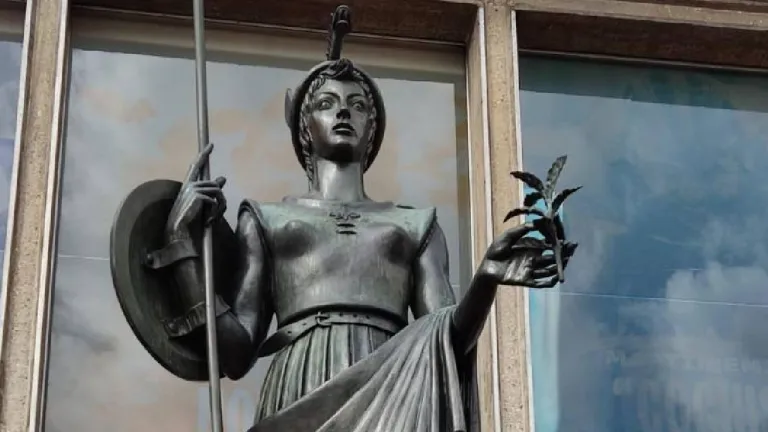 Minerva, Biblioteca Luis Ángel Arango