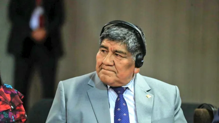 Congreso de Perú destituye a ministro Energía y Minas