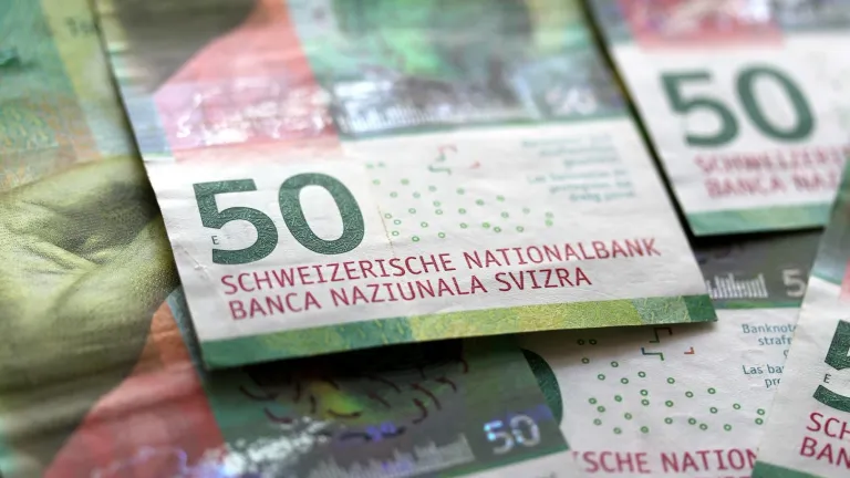 Devuelven 20.000 francos a un adulto mayor en Suiza