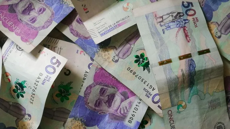 Salario mínimo 2025 Colombia: Cuándo sube y fechas importantes fin 2024