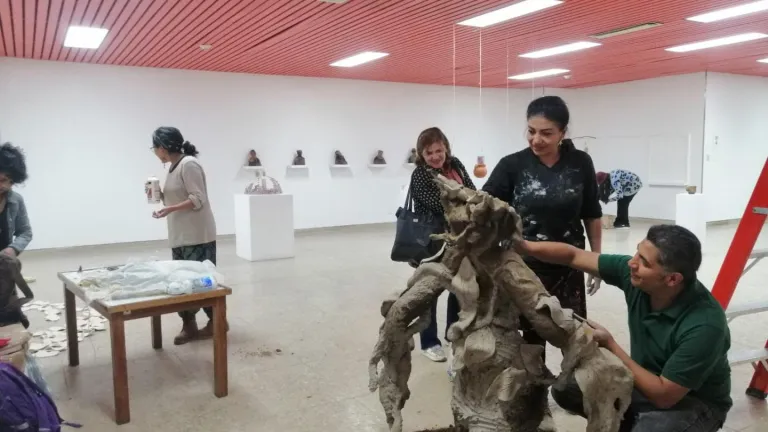 Conoce la historia de mujeres nariñenses que esculpen la historia con barro