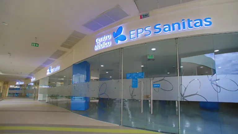 Superintendencia de Salud impone millonaria multa a EPS Sanitas 