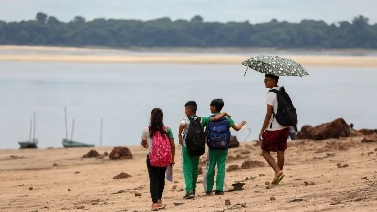 Más de 420.000 niños son afectados por la sequía extrema en la Amazonía, según Unicef