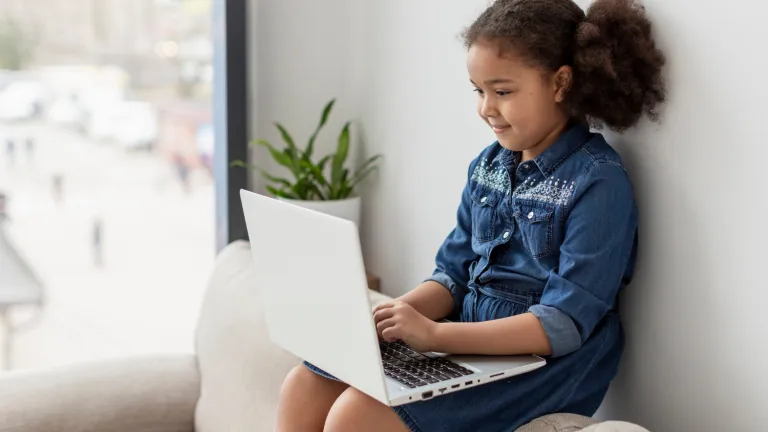 Impacto del mal uso del internet en niños y jóvenes