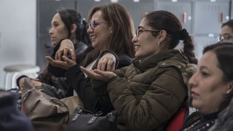 <p>Como apuesta por la inclusión de las personas en situación de discapacidad auditiva y visual, las bibliotecas de la Red de Bogotá impartirán en marzo y abril, cursos de lengua de señas colombiana.</p><p>En el programa La Señal de la Mañana conversamos con Rosa Elena Gómez, coordinadora de estos cursos en BibloRed.</p><p>“En BibloRed estamos interesados, hace mucho tiempo, en hacer de la inclusión social una realidad en Bogotá. Por eso estamos ofreciendo los cursos de lengua de señas, brindándole a los bo