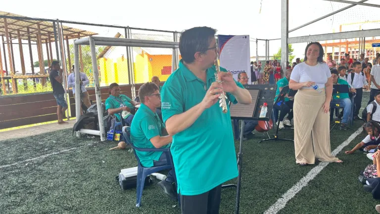 Nueva Venecia, pueblo flotante de Colombia: Bibliocanoa llevó cultura 