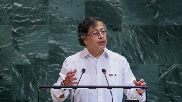 Bloqueo bancario a Petro: presidente denuncia sanciones y reafirma su voto