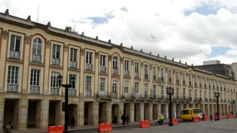 La Alcaldía de Bogotá retirará una placa del holocausto del Palacio de Justicia