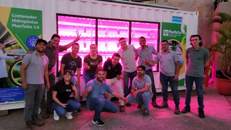 La reutilización de paneles solares en Cali: Un modelo de sostenibilidad en la COP16