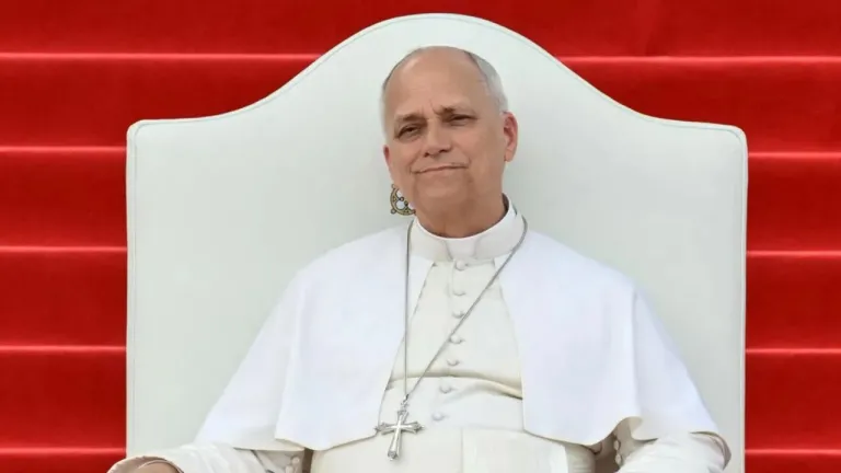 El papa León XIV ingresó al hospital Gemelli de Roma para ser operado de un nódulo pulmonar. El Vaticano entregará más información durante la tarde.