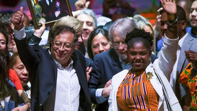 Petro rechaza insultos racistas contra la vicepresidenta Francia Márquez