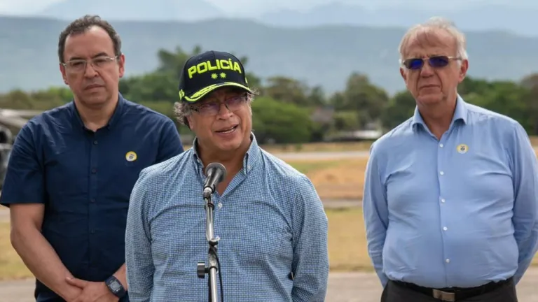 "No puede haber más auxiliares de policía en zonas de riesgo": Presidente Gustavo Petro