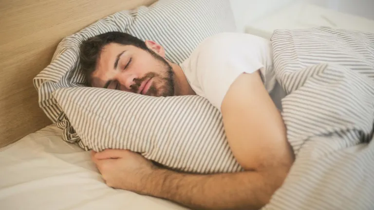 Beneficios de dormir bien: horas recomendadas de sueño y consejos