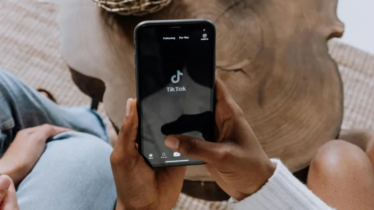 TikTok etiquetará contenido generado por Inteligencia Artificial