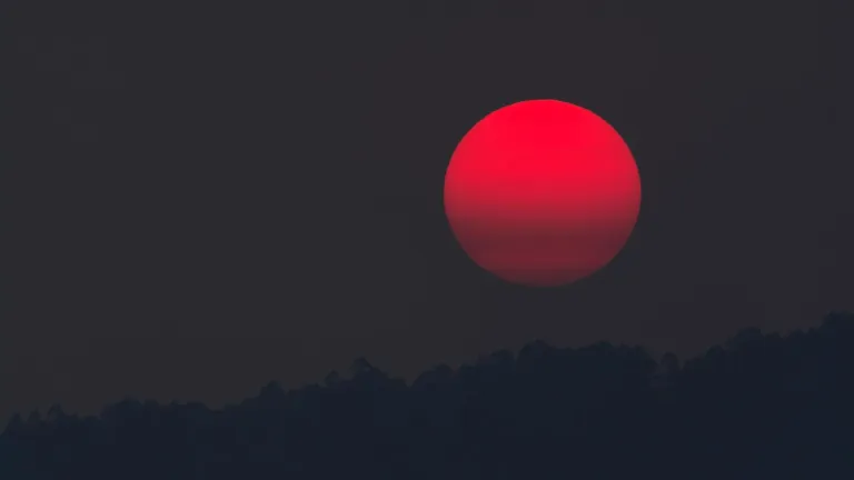 Luna Rosa 2023: qué es, cuándo y dónde verla en el calendario astronómico