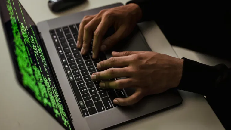 Presidente Petro denuncia espionaje por medio de software especializado