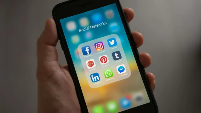 Bogotá: Policía devolverá celulares robados