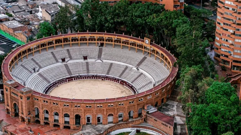 15 plazas de toros será convertidas en mercados móviles campesinos