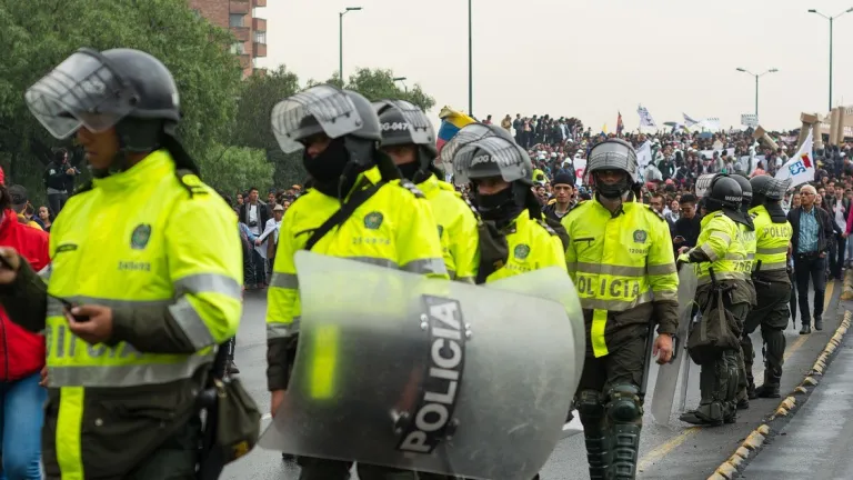 Investigan a la Policía Metropolitana de Cali por presuntos robos