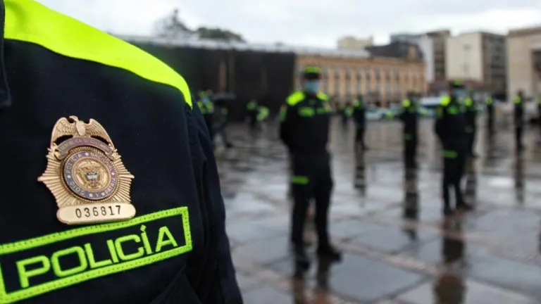 Policía