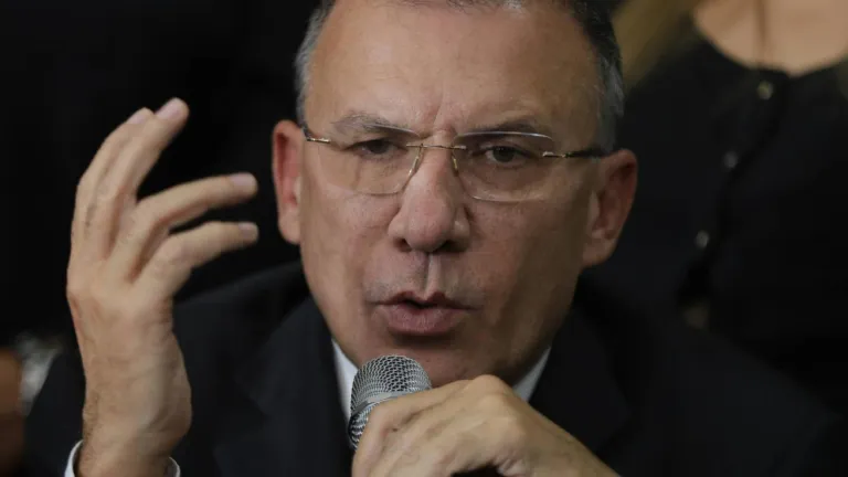 Presidente del Senado urge a los ministros de Petro a presentar los proyectos