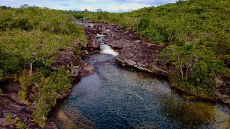 Caño Cristales: evalúan cierre preventivo para proteger sus algas