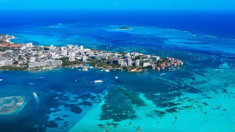 Recompensa en San Andrés por información de menores desaparecidos en el mar.