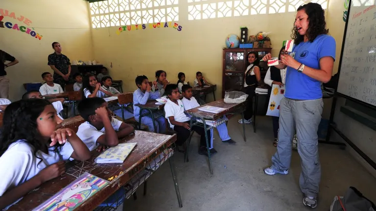 Aumento salarial del 14,62% para educadores en Colombia tras acuerdo con el Gobierno