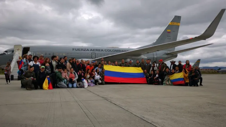 Llegó a Colombia el segundo vuelo de colombianos que estaban atrapados en Israel