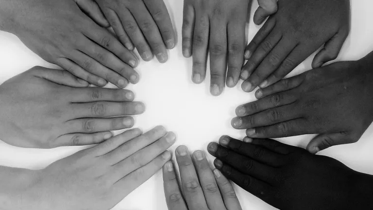 Discriminación Racial: qué se conmemora, historia, tipos y leyes en Colombia 