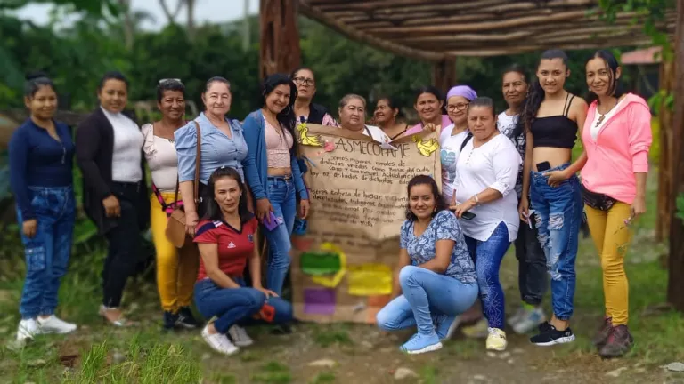 Mujeres de Mesetas: empoderamiento, paz y tejidos artesanales.