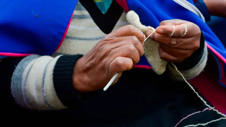 Conoce la historia detrás de la tejedoras del pueblo Misak en el Huila