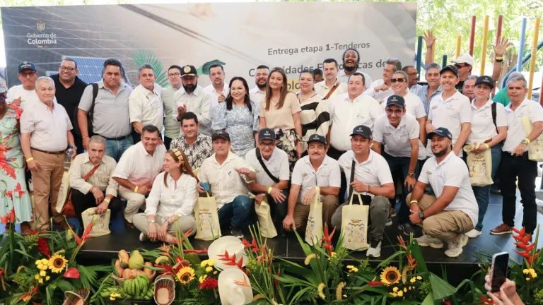 Tenderos favorecidos con la estrategia Colombia Solar