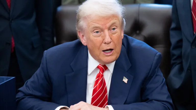 Trump lanza advertencia a Irán y crece tensión en Medio Oriente