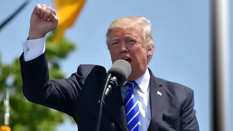Trump niega que guardara documentos nucleares en su mansión 