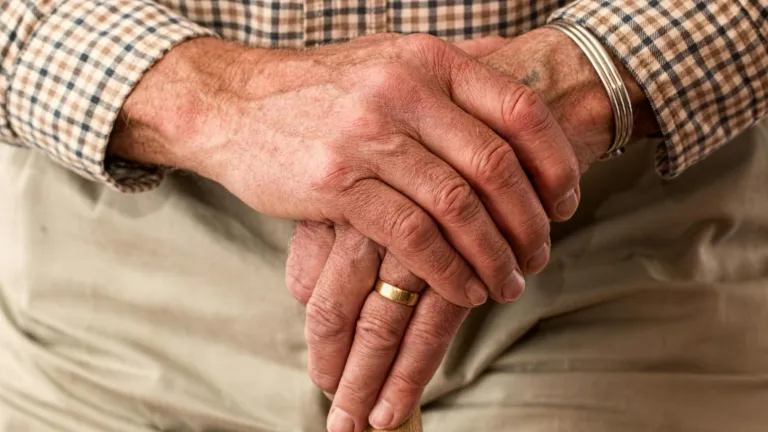 Bono pensional para más de mil adultos mayores en Antioquia