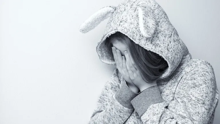 Cambiar la narrativa y abrazar a los jóvenes en Colombia para prevenir el suicidio 