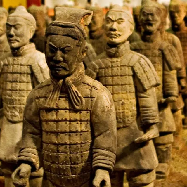 Un estudio de 79 huellas dactilares del Ejército de Terracota sugiere que mujeres y menores también habrían participado en su elaboración.