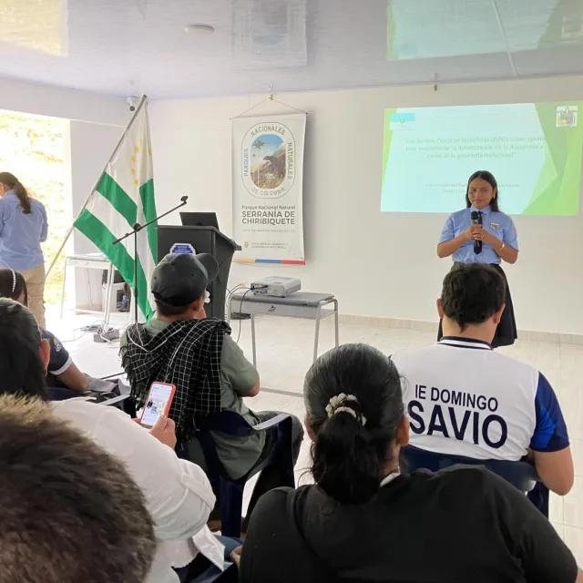 Estudiantes de San Vicente del Caguán, Caquetá, presentaron alternativas para una ganadería amigable con el medio ambiente durante el IV Foro 'Jóvenes contra la Deforestación', un espacio que evidenció el compromiso de las nuevas generaciones con el cuida