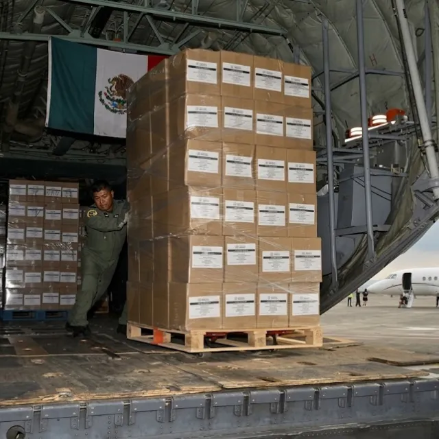Más de 56 toneladas de ayuda de México llegan a Colombia para atender la emergencia
