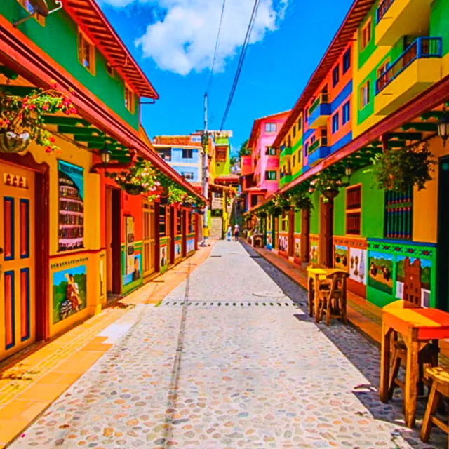 Guatapé celebra 215 años con actividades culturales y las Fiestas de los Zócalos.