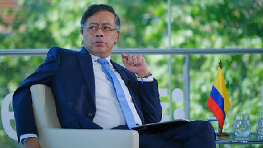 Petro advierte fraude electoral y pide un millón de testigos en Colombia