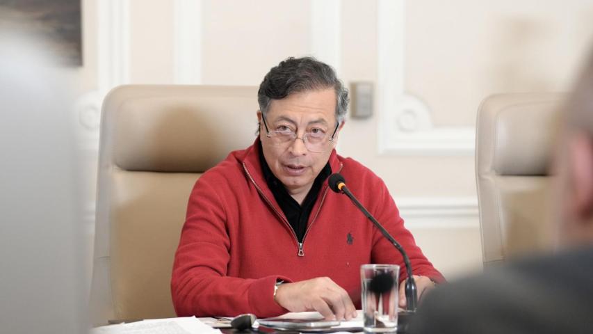 Petro frena diálogos con ‘Calarcá’ por ataques