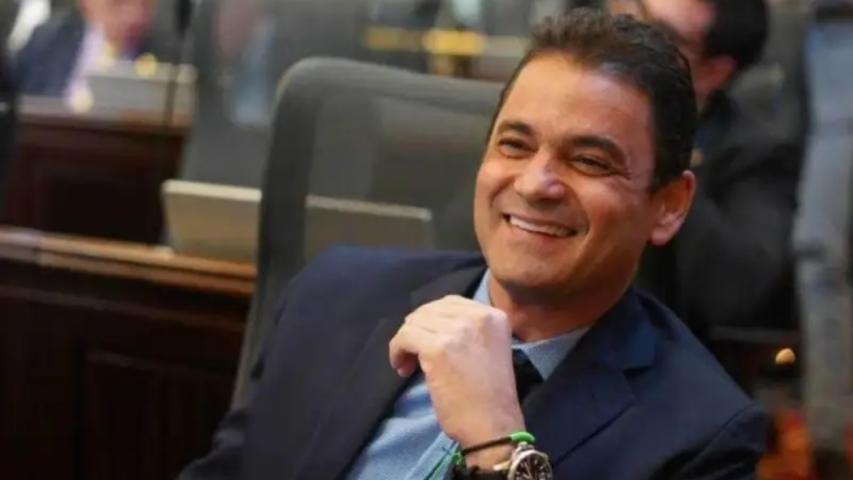 Ape Cuello, señalado por presunto cambio de agua por votos