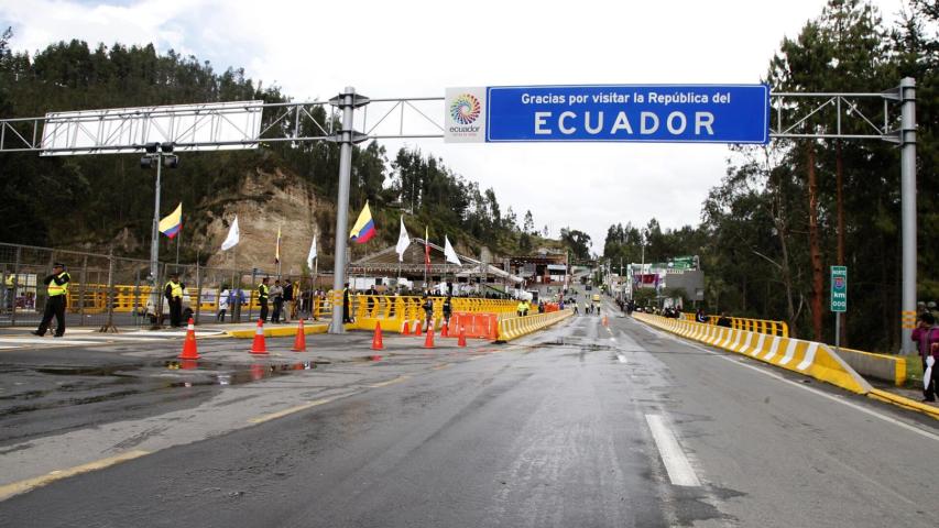 Comienzan a regir aranceles del 100% de Ecuador a Colombia