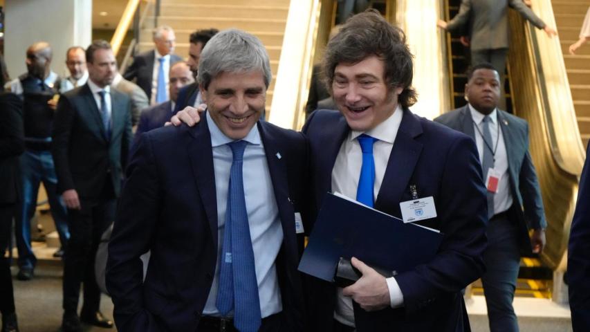 Desaprobación de Javier Milei llega al 63 % en abril, la más alta de su gobierno